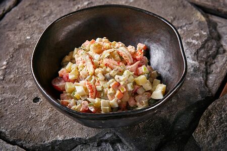 Салат Оливье с раковыми шейками