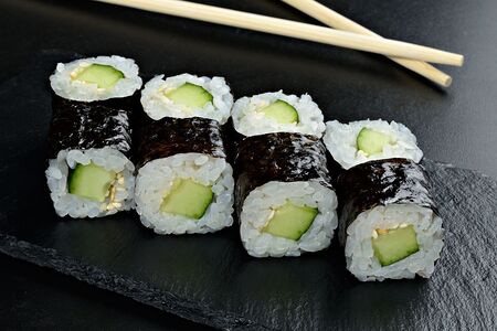 Хосомаки с огурцом