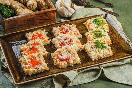 Суси-пицца с курицей и лососем