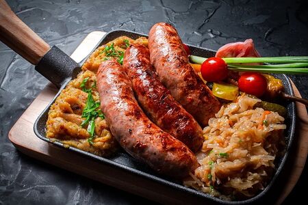 Домашние свиные колбаски