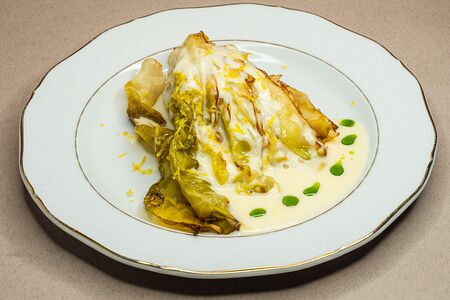 Стейк из капусты с лимонным соусом бешамель