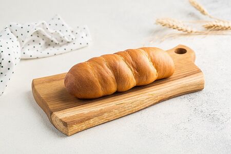 Булочка с сосиской