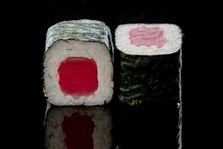 Ролл с тунцом