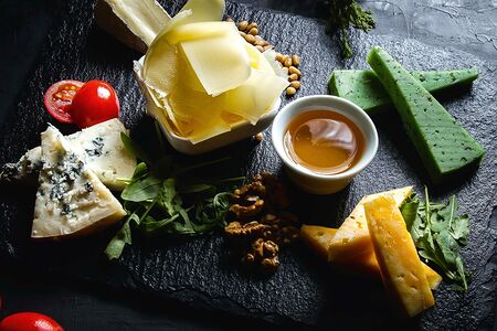 Ассорти европейских сыров