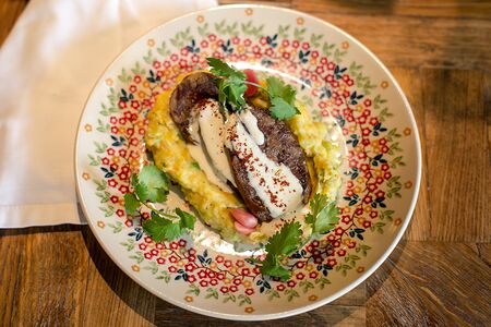 Казы с картофельным пюре