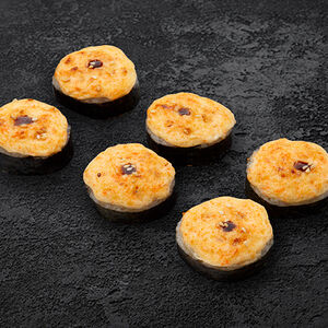 Ролл запеченный с угрем под сырным соусом