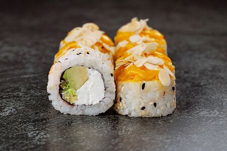 Запеченный тар-тар из креветки и манго