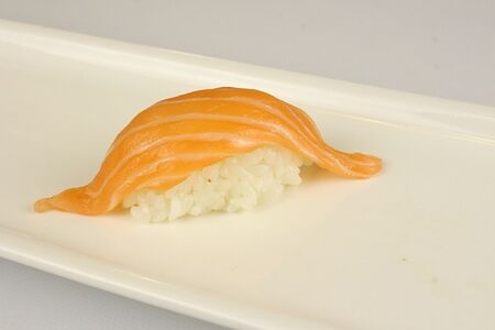 Суши с лососем