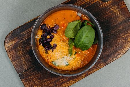 Минестроне с сыром пармезан и шпинатом