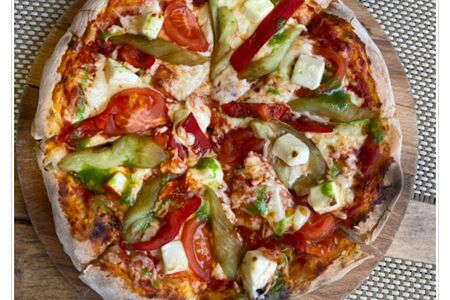 Пицца с овощами гриль