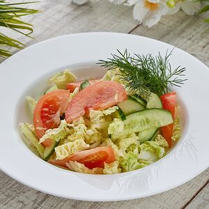 Салат из свежих огурцов и помидоров