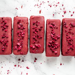 Батончик с печеньем и малиной