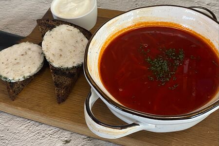 Борщ с говядиной и салом