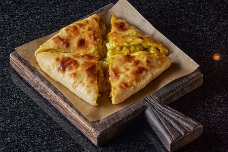 Пирог с цыпленком и сыром халуми