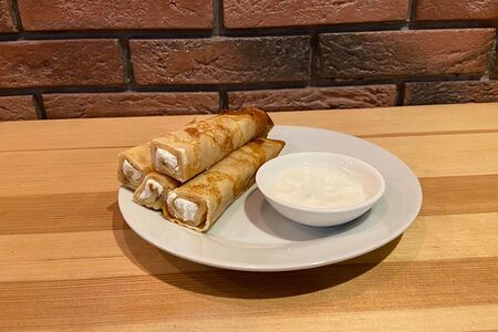 Блинчики с творогом и сметаной