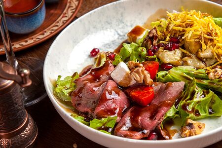 Салат с теплыми баклажанами