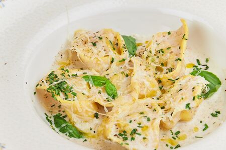 Равиоли тортеллини с телятиной в трюфельном соусе