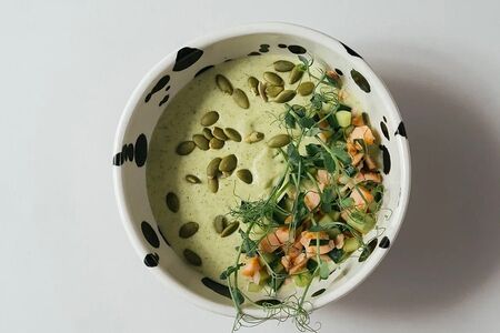 Крем-суп из брокколи со шпинатом и лососем