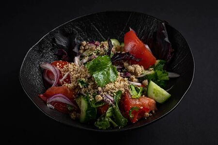 Овощной салат по-грузински с грецкими орехами