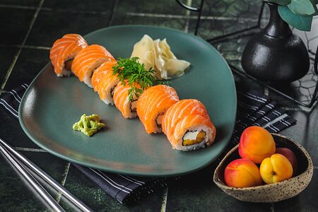 Ролл Филадельфия с манго