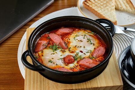 Шакшука с колбасками