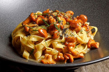 Тальятелле с лисичками и пармезаном