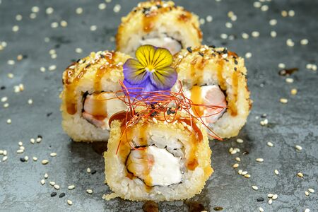 Жареный мини-бикини с креветкой и сыром