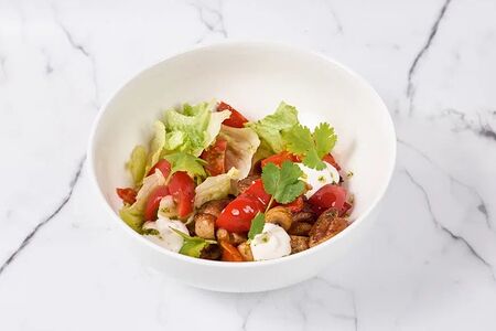 Тёплый салат с цыплёнком