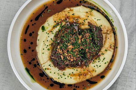 Говяжьи щечки и картофельное пюре