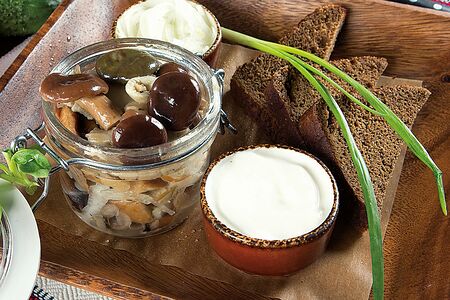 Грибочки соленые