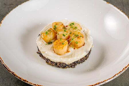 Ризотто Нери с гребешками