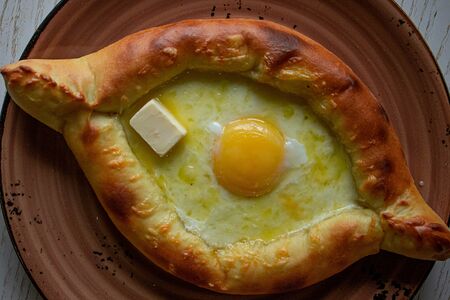 Хачапури с яйцом и сыром