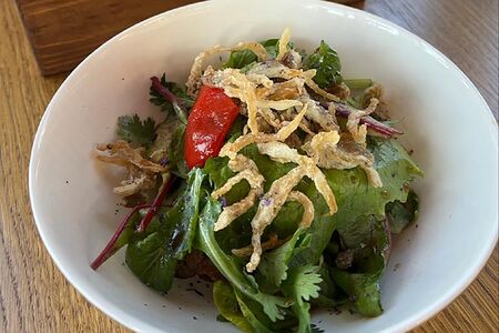 Салат с печенью кролика