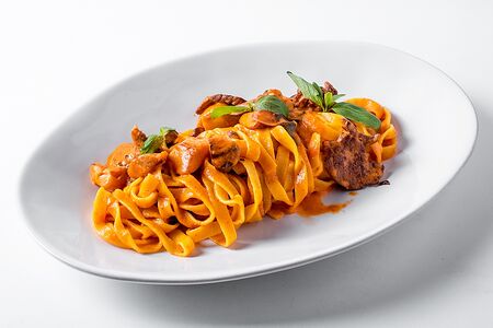 Феттуччине с говядиной и белыми грибами