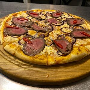 Пицца с ростбифом