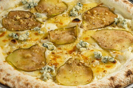 Пицца груша и горгонзола