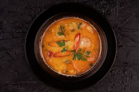 Том ям с морепродуктами