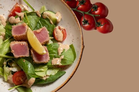 Салат с тунцом