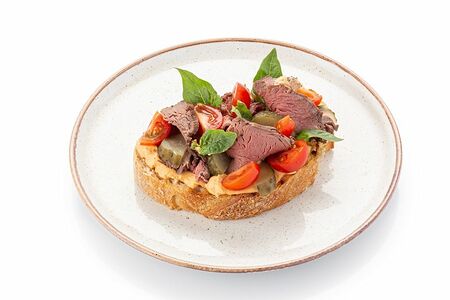Брускетта с ростбифом