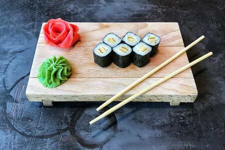 Ролл с омлетом