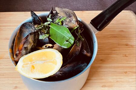 Мидии Том Ям