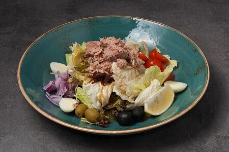 Салат с тунцом