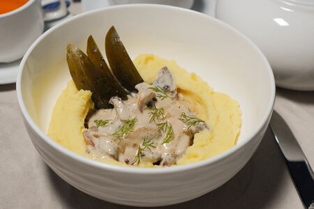 Бефстроганов с пюре