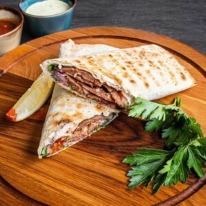 Мини-ролл из курицы в лаваше