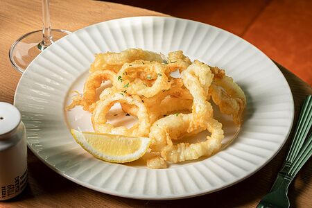 Кольца кальмара во фритюре