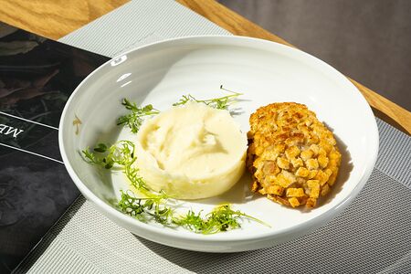 Котлета по-пожарски с картофельным пюре