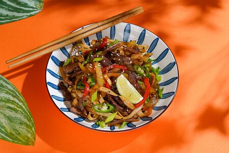 Вок удон с телятиной