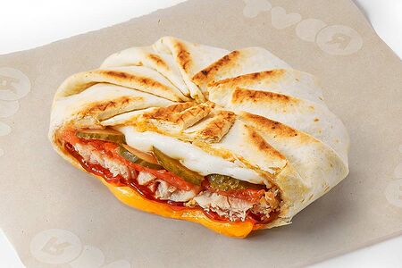 Кальцоне-мини с нежной курицей