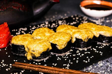 Ролл Вулкан с кальмаром