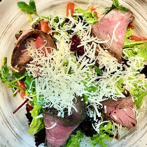 Салат с ростбифом